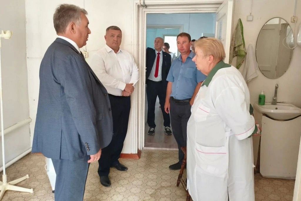 Александр Романенко взял на контроль социальные объекты Курьинского района Александр Романенко взял на контроль социальные объекты Курьинского района