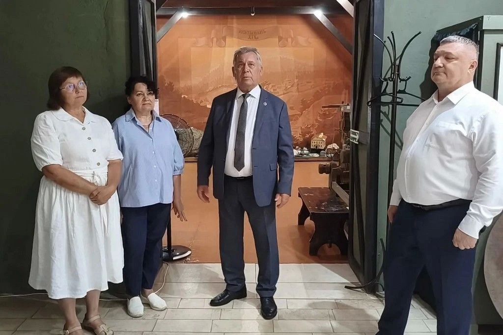 Александр Романенко взял на контроль социальные объекты Курьинского района Александр Романенко взял на контроль социальные объекты Курьинского района