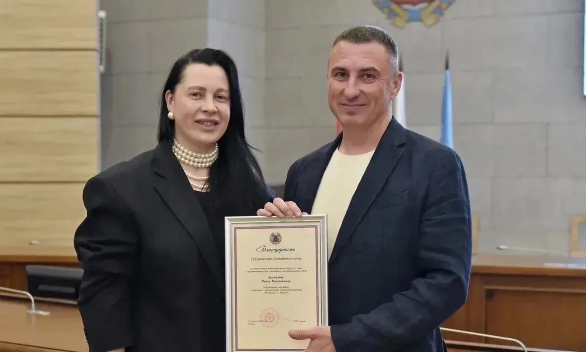 Лучших представителей торговой отрасли наградили в администрации Барнаула Лучших представителей торговой отрасли наградили в администрации Барнаула