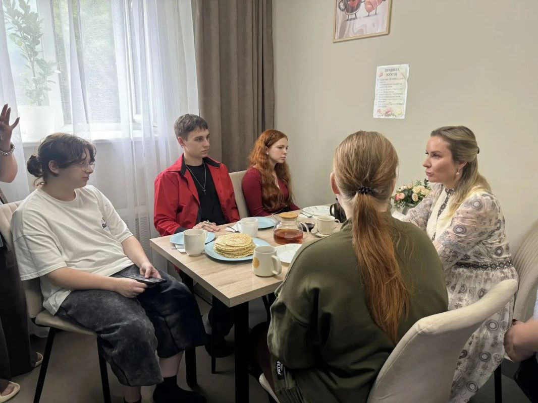Уполномоченный при президенте России по правам ребёнка Мария Львова-Белова посетила подростковое пространство «Парк» в Барнауле Уполномоченный при президенте России по правам ребёнка Мария Львова-Белова посетила подростковое пространство «Парк» в Барнауле