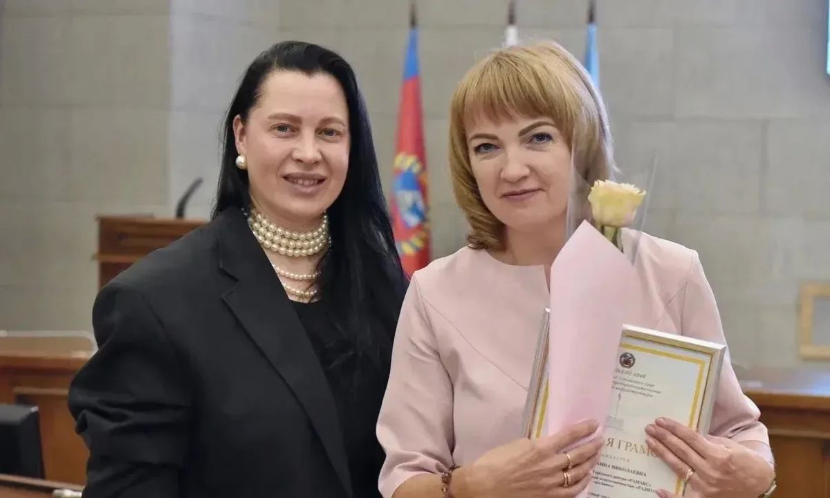 Лучших представителей торговой отрасли наградили в администрации Барнаула Лучших представителей торговой отрасли наградили в администрации Барнаула
