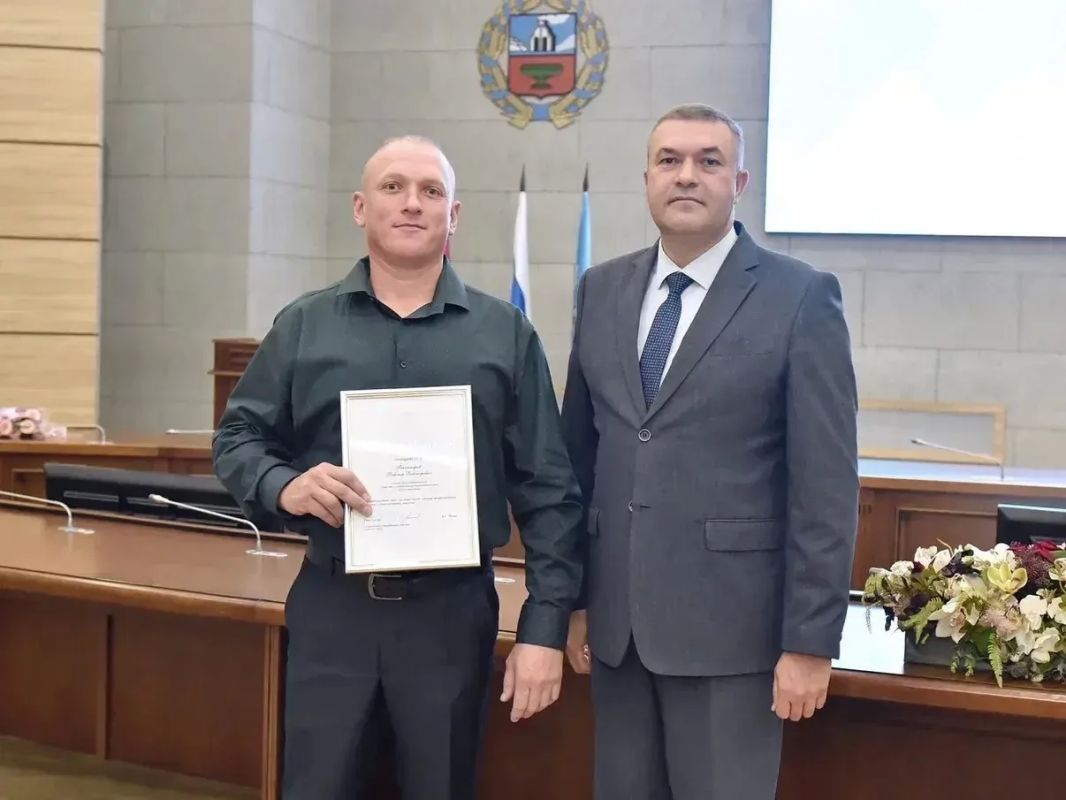 Лучших представителей торговой отрасли наградили в администрации Барнаула Лучших представителей торговой отрасли наградили в администрации Барнаула