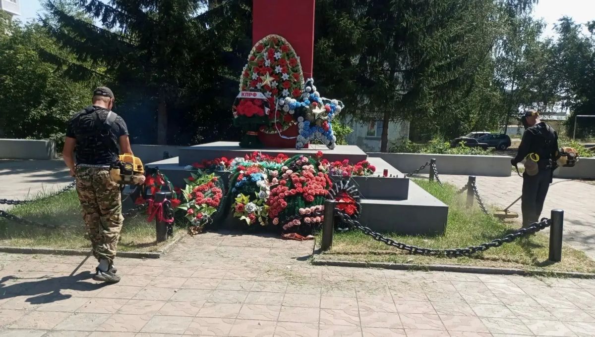 Коммунальные службы города проводят работы по содержанию дорог и общественных территорий Коммунальные службы города проводят работы по содержанию дорог и общественных территорий