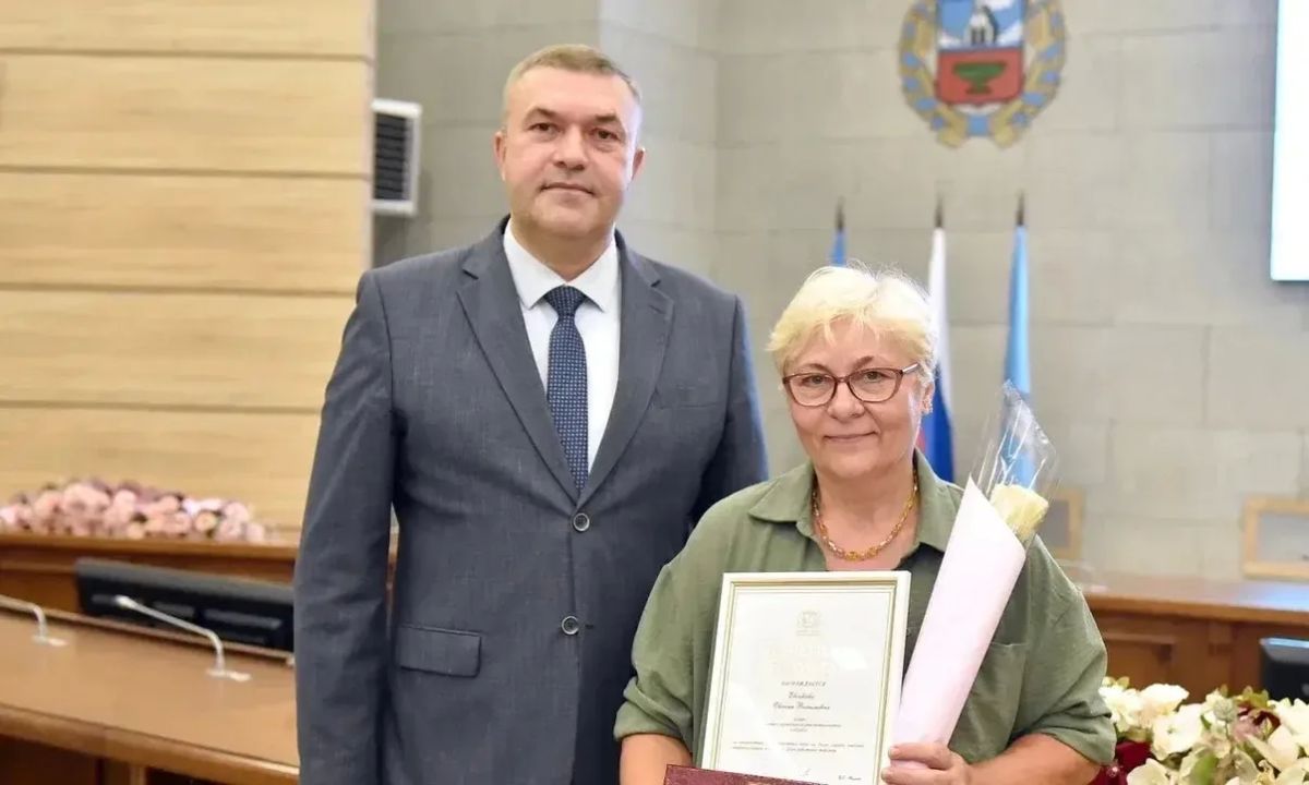 Лучших представителей торговой отрасли наградили в администрации Барнаула Лучших представителей торговой отрасли наградили в администрации Барнаула