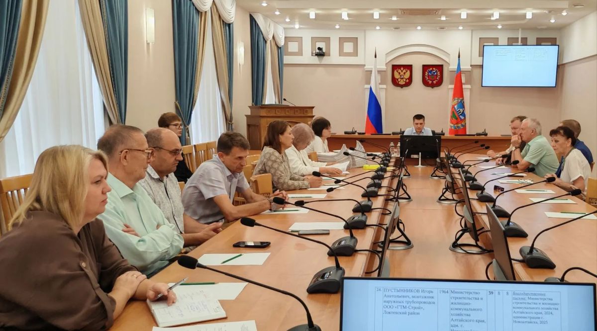 В Правительстве Алтайского края прошло заседание наградной комиссии