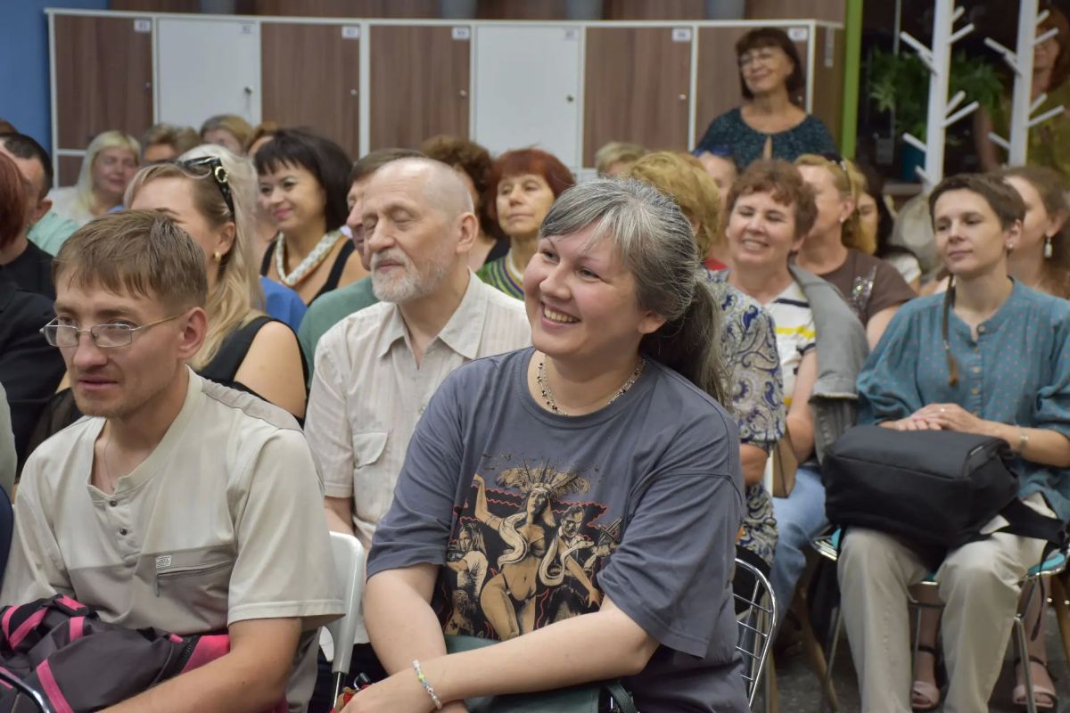 В главной библиотеке региона состоялись встречи с писателями – участниками фестиваля «Шукшинские дни на Алтае» В главной библиотеке региона состоялись встречи с писателями – участниками фестиваля «Шукшинские дни на Алтае»