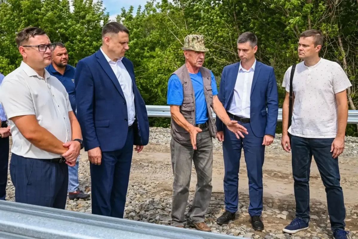 В поселке Казенная Заимка проверили ремонт дамбы на озере Пионерское В поселке Казенная Заимка проверили ремонт дамбы на озере Пионерское