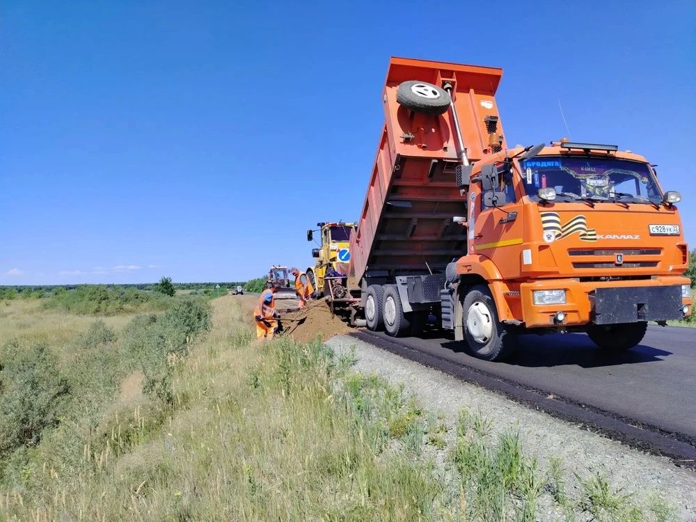 В Алтайском крае на одной из дорог опорной сети обновляют более 40 км В Алтайском крае на одной из дорог опорной сети обновляют более 40 км