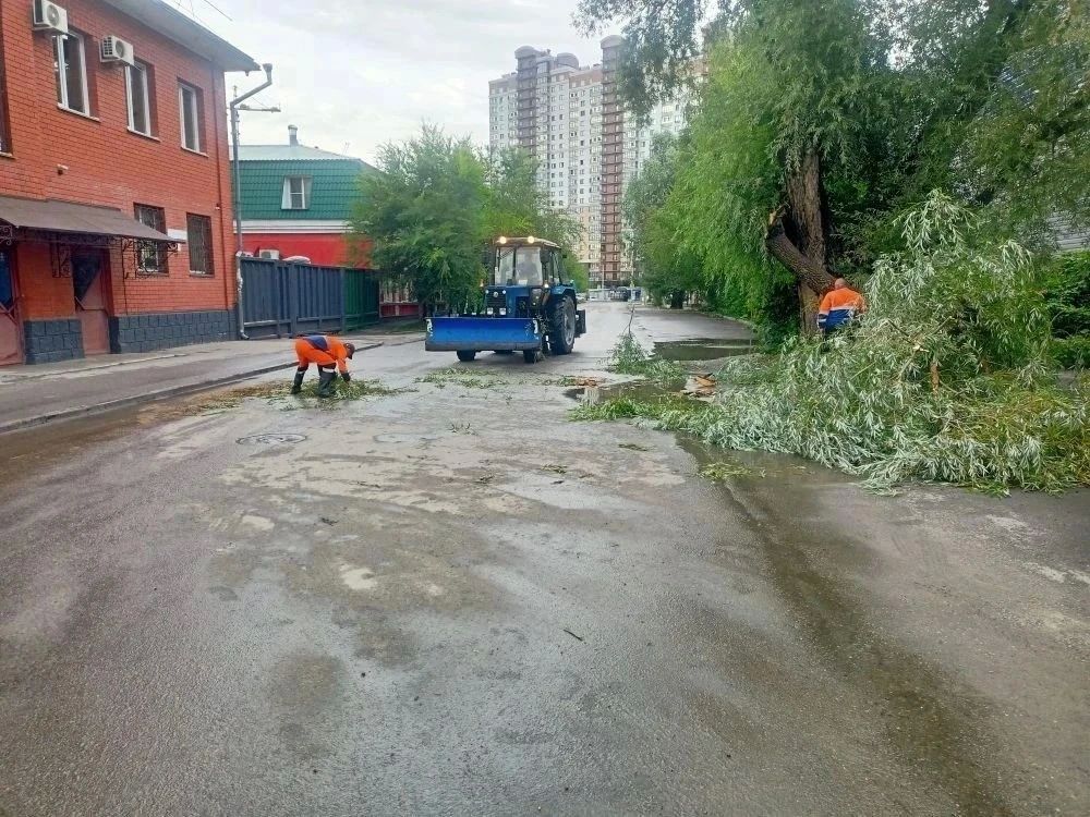 Последствия ливня устраняют в Барнауле Последствия ливня устраняют в Барнауле
