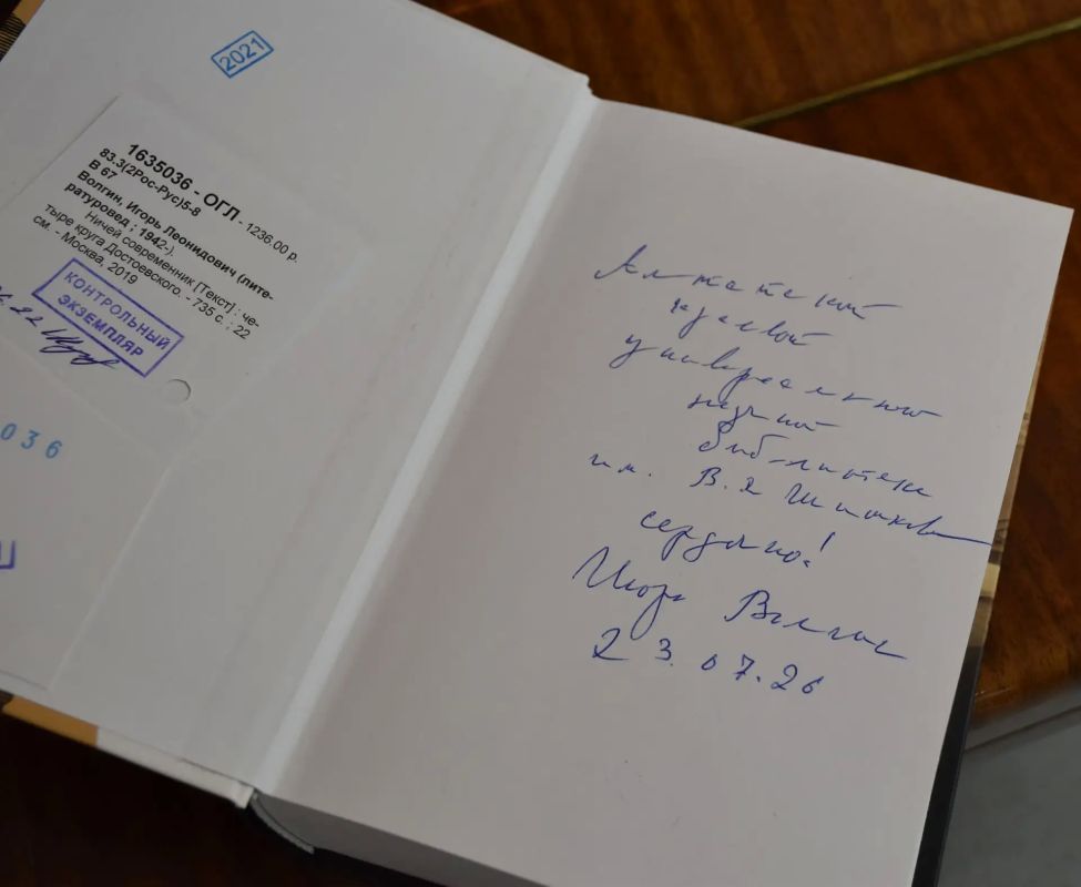 В главной библиотеке региона состоялись встречи с писателями – участниками фестиваля «Шукшинские дни на Алтае» В главной библиотеке региона состоялись встречи с писателями – участниками фестиваля «Шукшинские дни на Алтае»