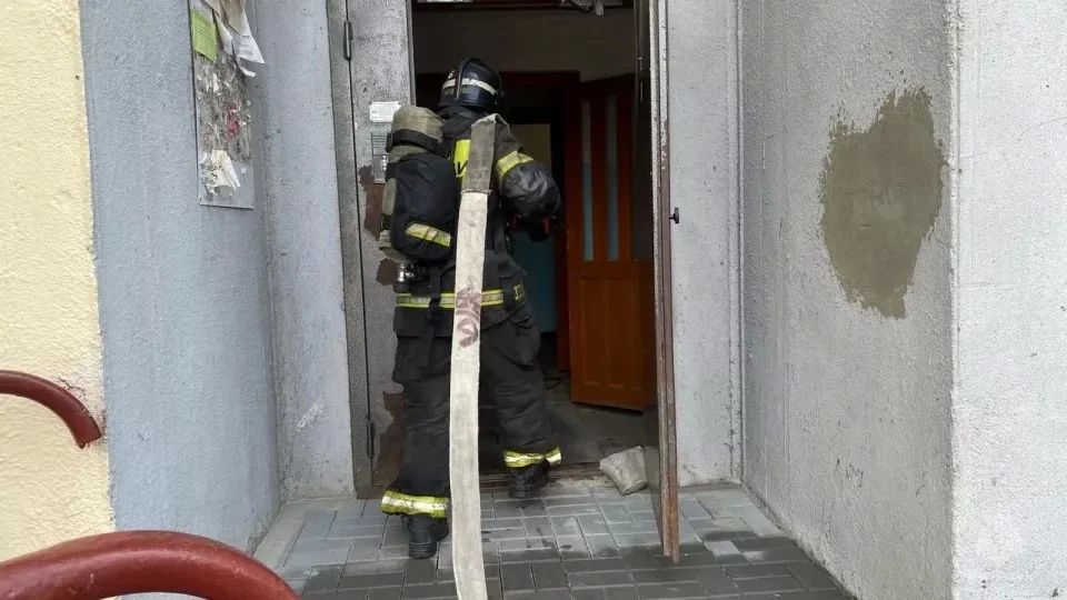 Более 30 человек эвакуировали из-за пожара в барнаульской пятиэтажке Более 30 человек эвакуировали из-за пожара в барнаульской пятиэтажке