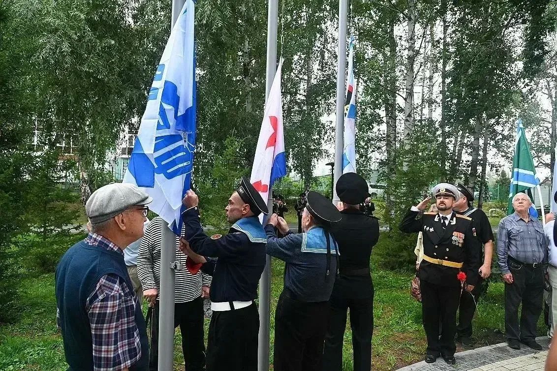 В Барнауле отметили День Военно-морского флота России В Барнауле отметили День Военно-морского флота России