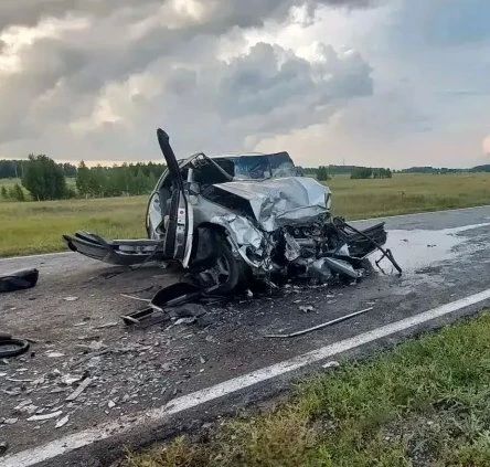 Автомобили всмятку. Жуткое ДТП унесло жизни двух взрослых и ребенка в Алтайском крае Автомобили всмятку. Жуткое ДТП унесло жизни двух взрослых и ребенка в Алтайском крае