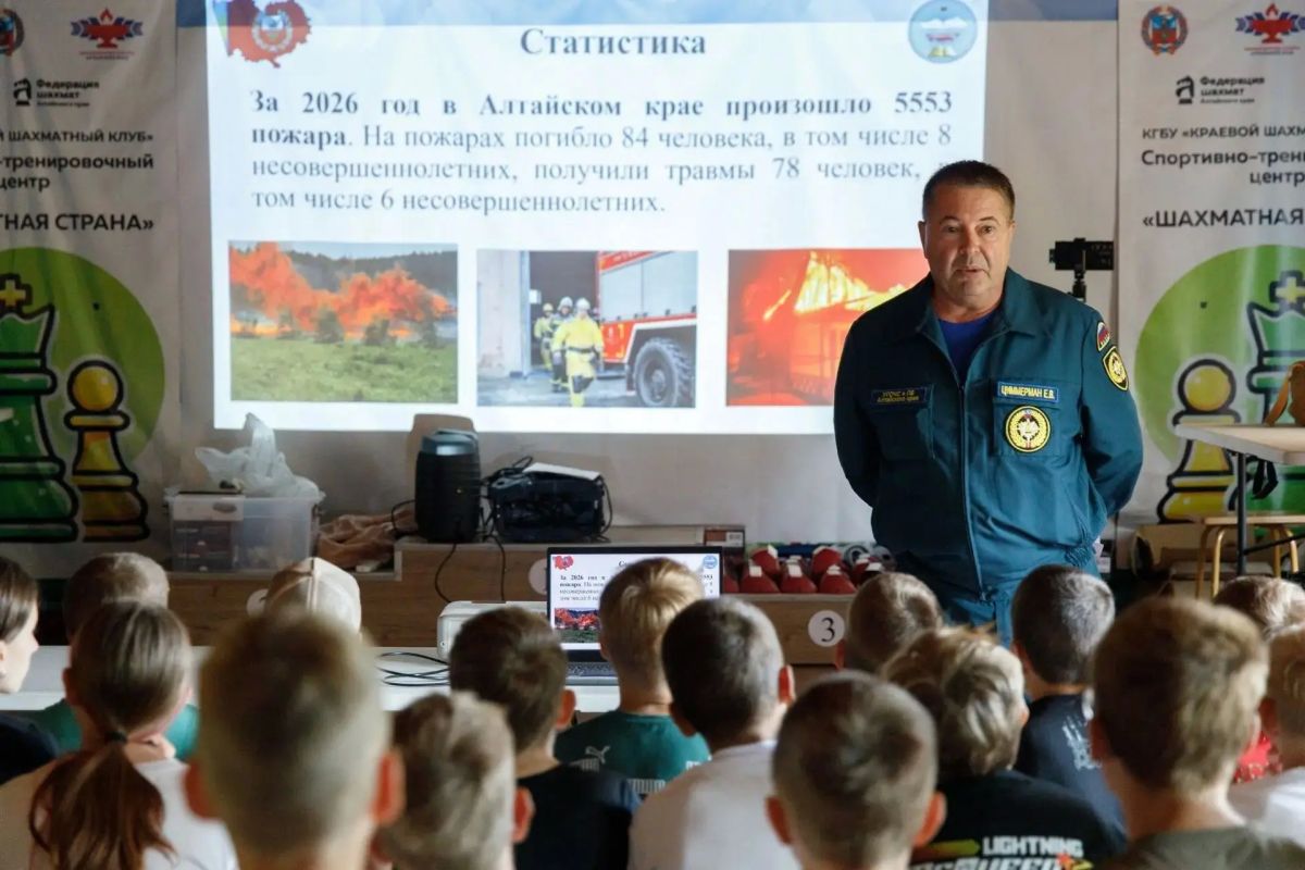 Алтайские спасатели проводят для школьников уроки безопасности Алтайские спасатели проводят для школьников уроки безопасности