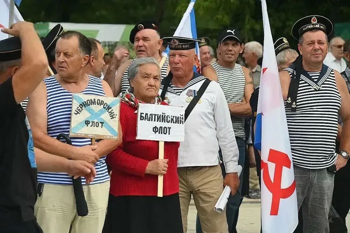 В Барнауле отметили День Военно-морского флота России В Барнауле отметили День Военно-морского флота России