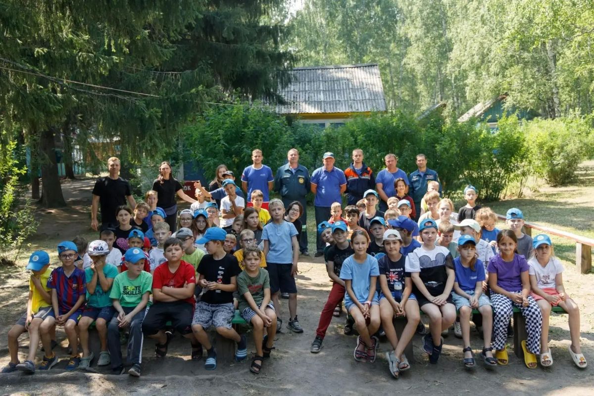 Алтайские спасатели проводят для школьников уроки безопасности