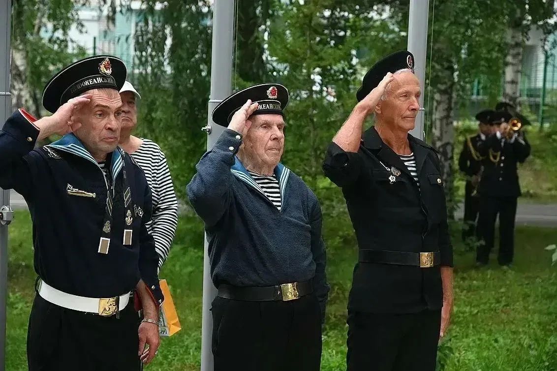В Барнауле отметили День Военно-морского флота России В Барнауле отметили День Военно-морского флота России