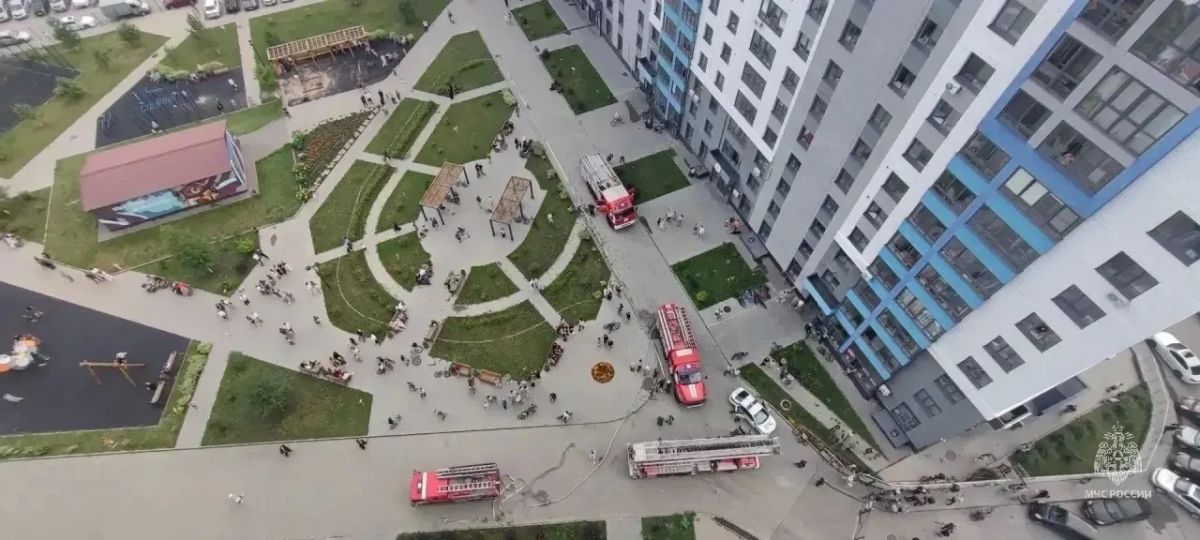 Крупный пожар произошел в одной из квартир в ЖК "Питер" на улице 280-летия Барнаула Крупный пожар произошел в одной из квартир в ЖК "Питер" на улице 280-летия Барнаула
