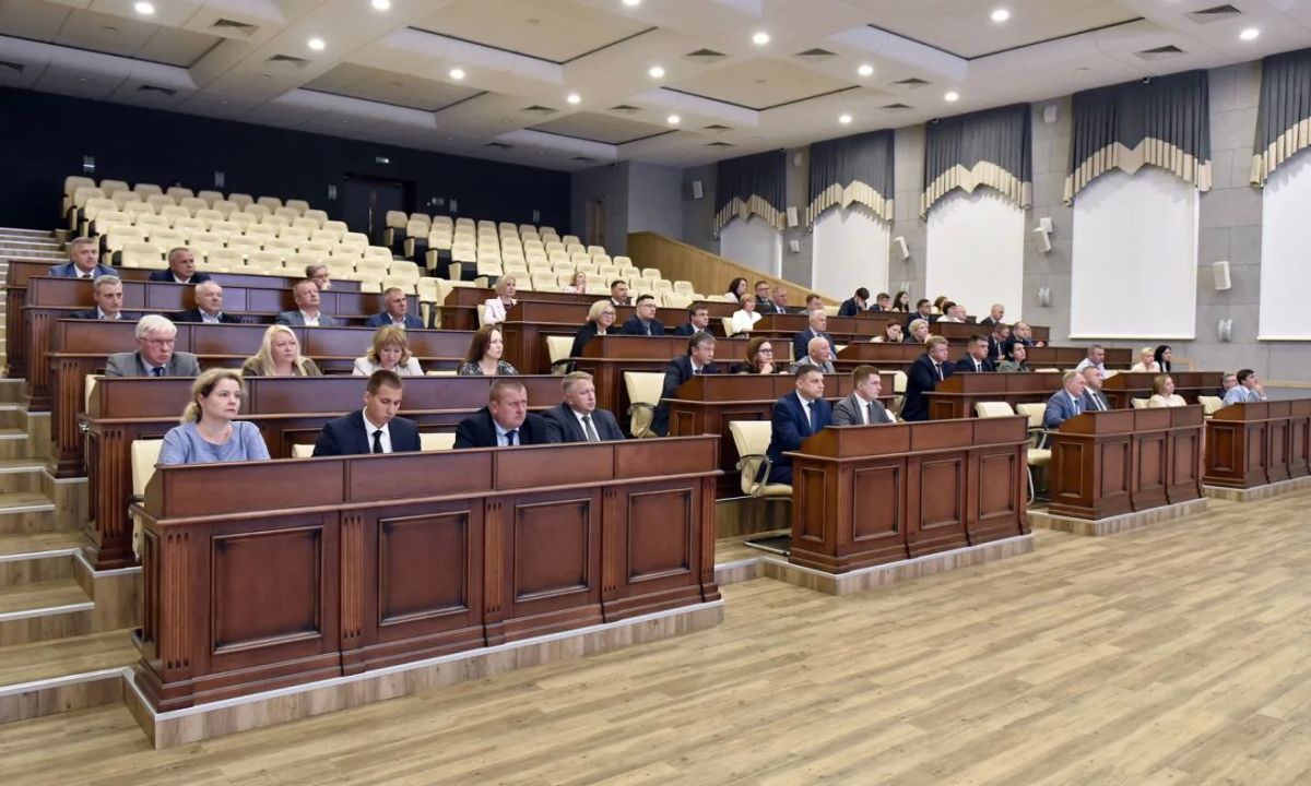 На расширенном аппаратном совещании обсудили оперативную обстановку в Барнауле На расширенном аппаратном совещании обсудили оперативную обстановку в Барнауле