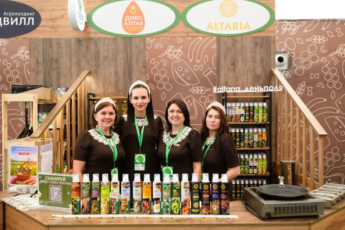 Около 5 тысяч видов алтайской продукции представили на экспозиции «Алтайские продукты +100 к здоровью!» в рамках Всероссийского дня поля - 2026 Около 5 тысяч видов алтайской продукции представили на экспозиции «Алтайские продукты +100 к здоровью!» в рамках Всероссийского дня поля - 2026