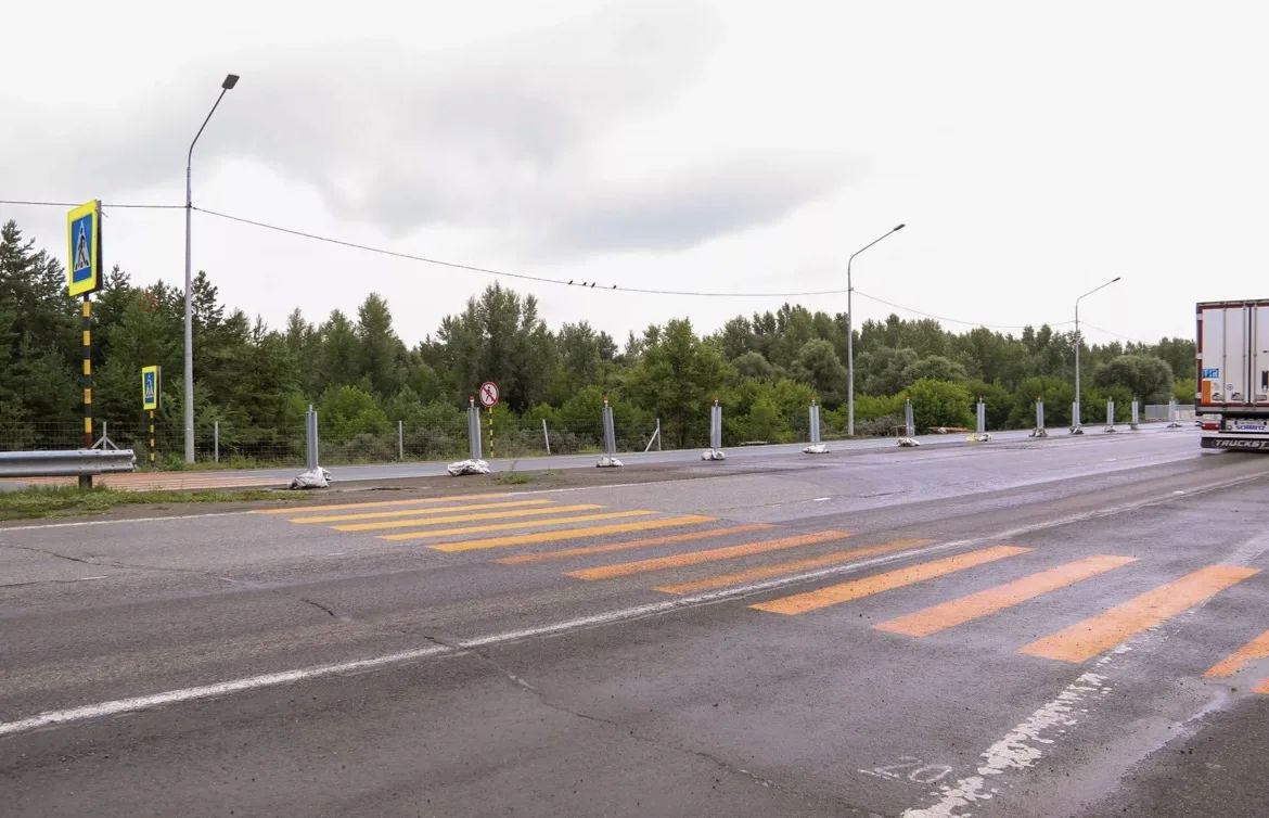Новый асфальт, тротуар и барьеры: как отремонтировали полмоста на подъезде к Барнаулу Новый асфальт, тротуар и барьеры: как отремонтировали полмоста на подъезде к Барнаулу