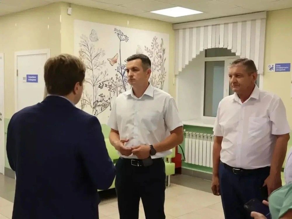 Алексей Кривенко с рабочим визитом посетил Волчихинскую районную поликлинику
