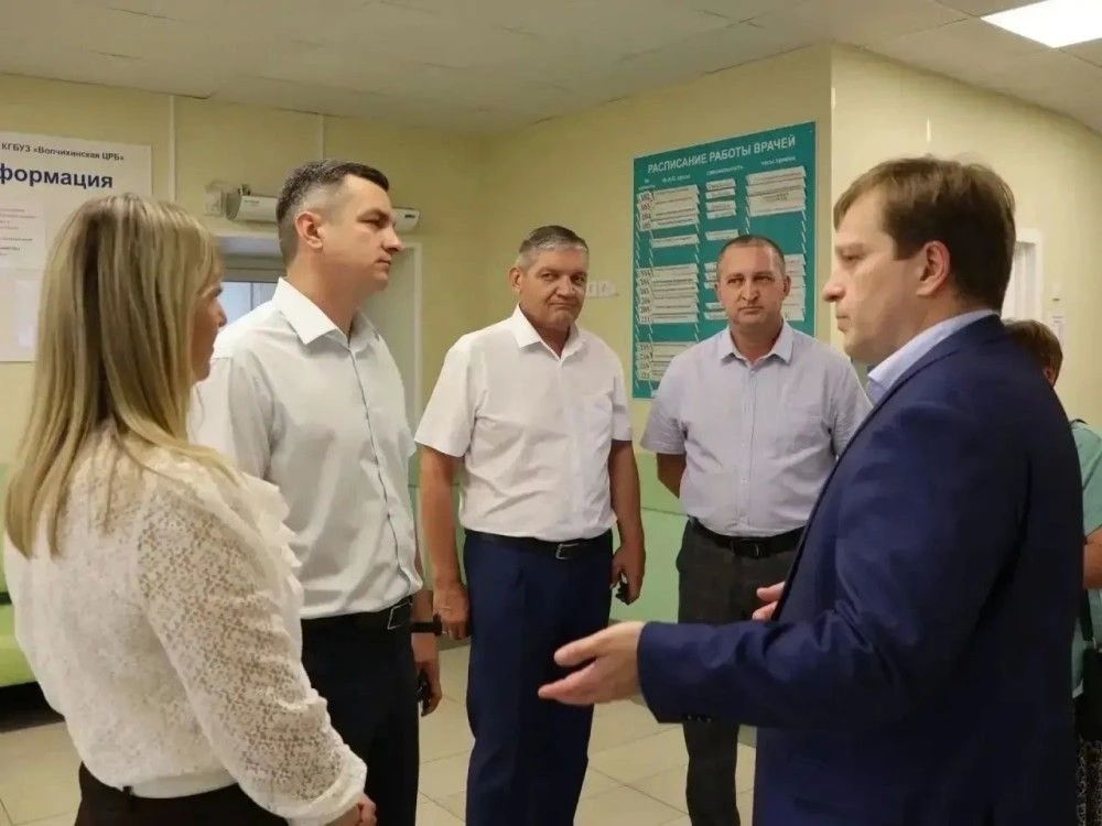 Алексей Кривенко с рабочим визитом посетил Волчихинскую районную поликлинику Алексей Кривенко с рабочим визитом посетил Волчихинскую районную поликлинику