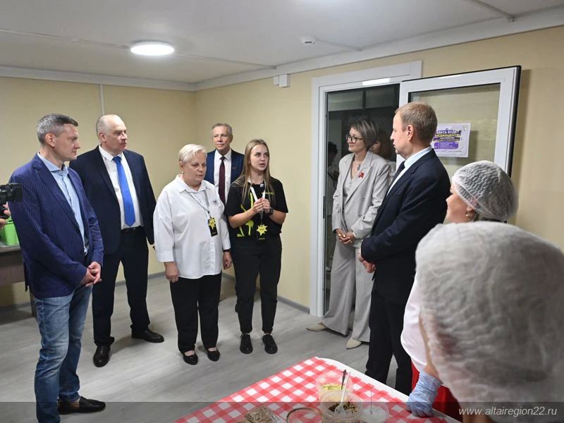 Депутаты АКЗС посетили обновленный молодежный центр «Юность» в селе Смоленском Депутаты АКЗС посетили обновленный молодежный центр «Юность» в селе Смоленском