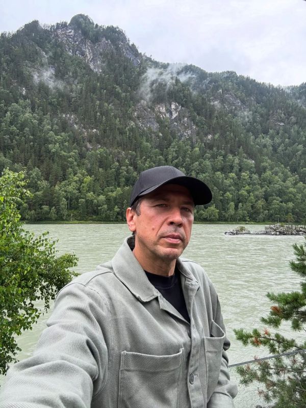 Актёр Андрей Мерзликин отдыхает на Алтае Актёр Андрей Мерзликин отдыхает на Алтае
