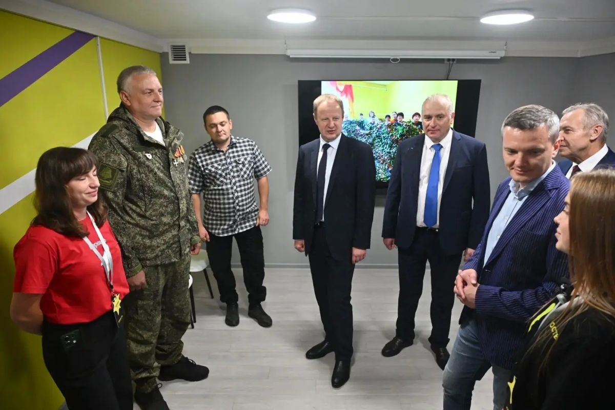 Губернатор Алтайского края посетил обновленный молодежный центр «Юность» в селе Смоленское Губернатор Алтайского края посетил обновленный молодежный центр «Юность» в селе Смоленское