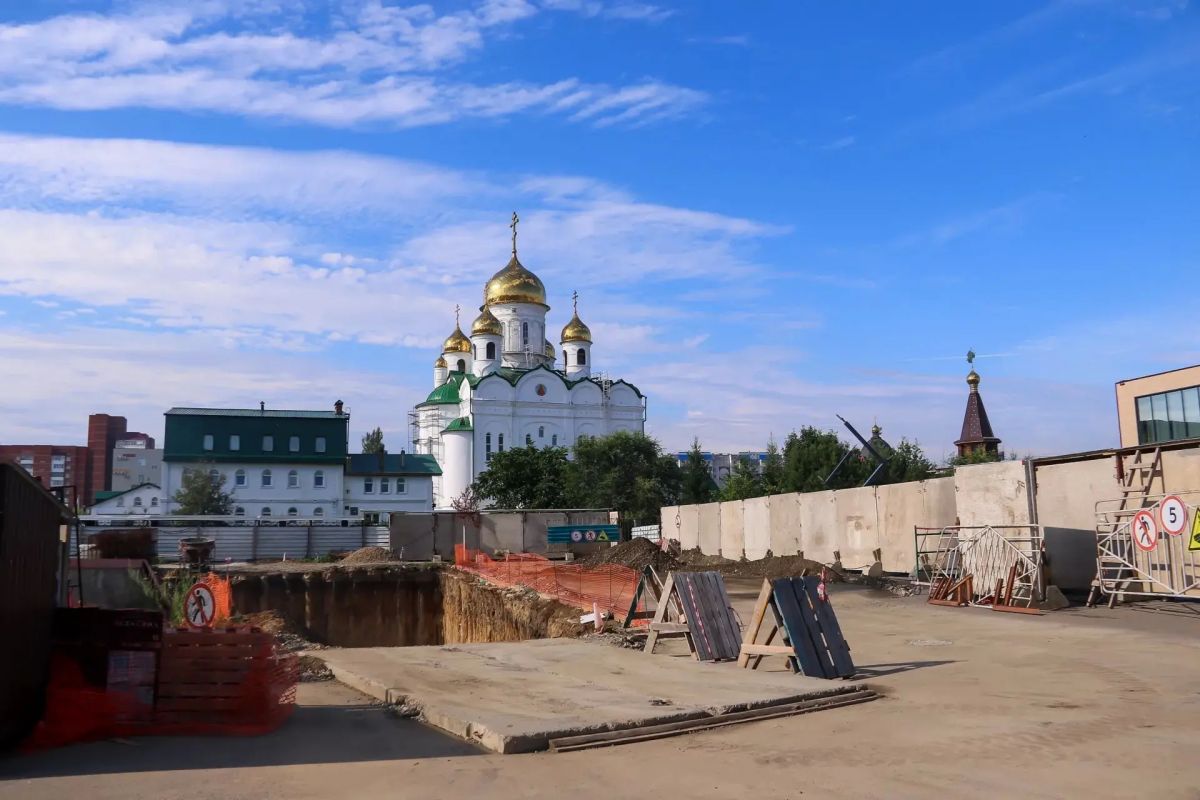 В Барнауле начали строить бизнес-центр с фонтаном В Барнауле начали строить бизнес-центр с фонтаном