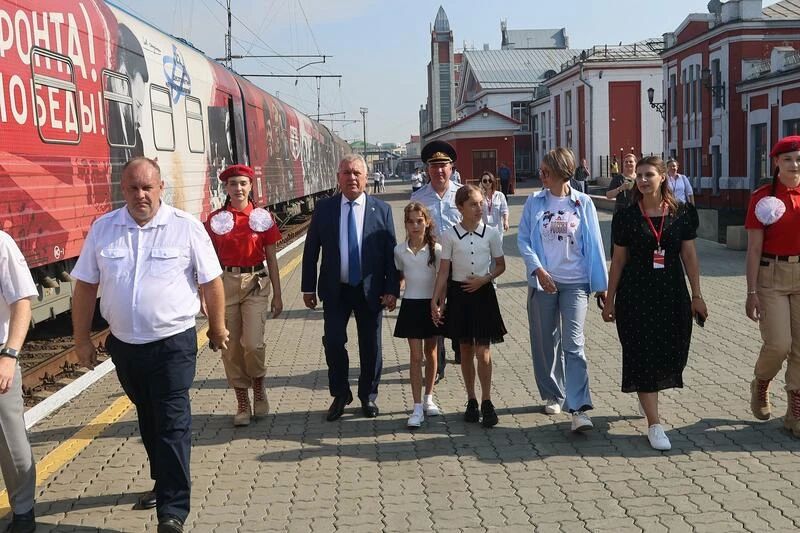 Десять вагонов памяти. Как известный на всю страну "Поезд Победы" встретили в Барнауле