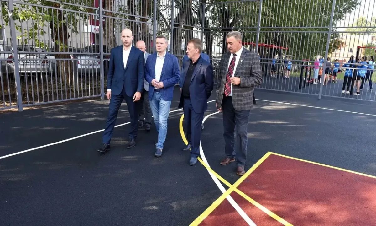 В Барнауле появилась "умная" спортивная площадка В Барнауле появилась "умная" спортивная площадка
