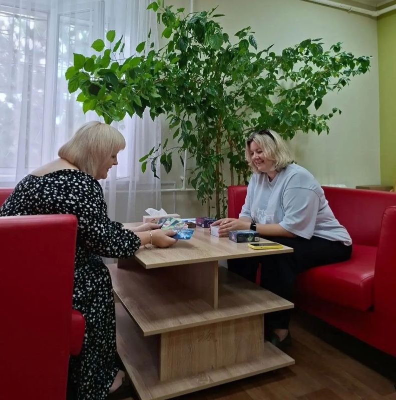 Семейный МФЦ Комплексного центра Каменского района посетили психологи Краевого кризисного центра для женщин и семей с детьми Семейный МФЦ Комплексного центра Каменского района посетили психологи Краевого кризисного центра для женщин и семей с детьми