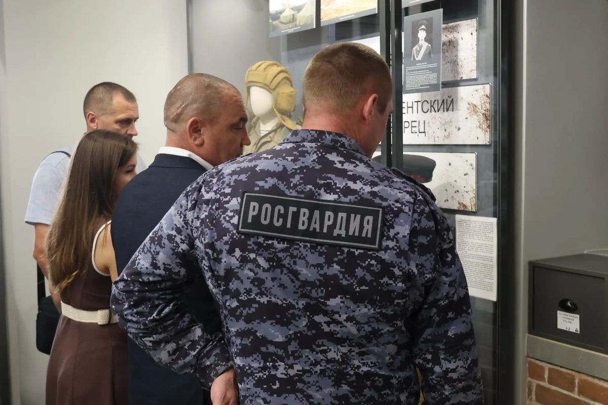 Память за стеклом. В Барнауле открылась выставка о чеченских войнах Память за стеклом. В Барнауле открылась выставка о чеченских войнах