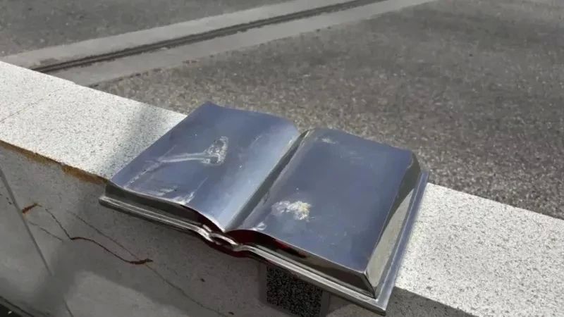 Вандалы украли арт-объект в Барнаул на проспекте Ленина, рядом с ТЦ "Воскресенье"