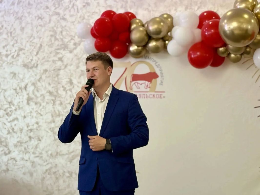 Депутаты АКЗС посетили племпредприятие «Барнаульское» Депутаты АКЗС посетили племпредприятие «Барнаульское»