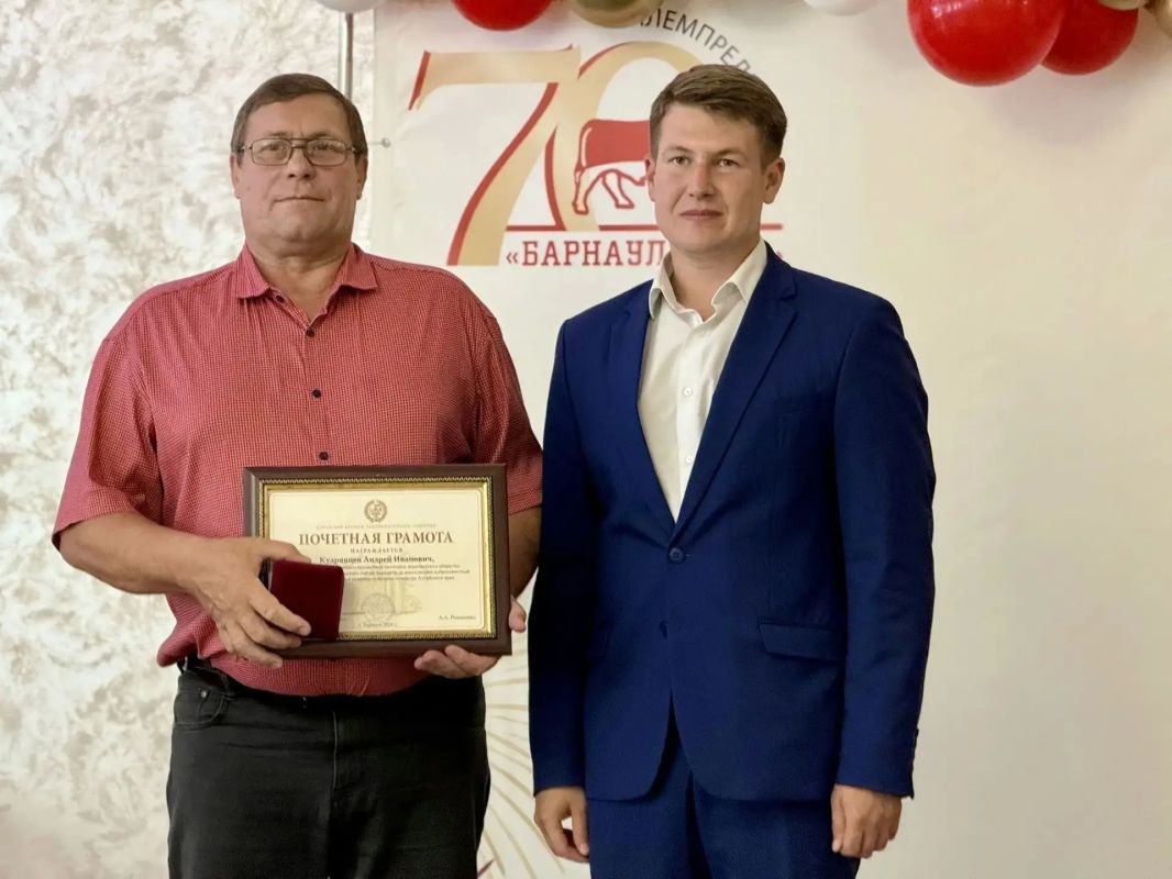 Депутаты АКЗС посетили племпредприятие «Барнаульское» Депутаты АКЗС посетили племпредприятие «Барнаульское»