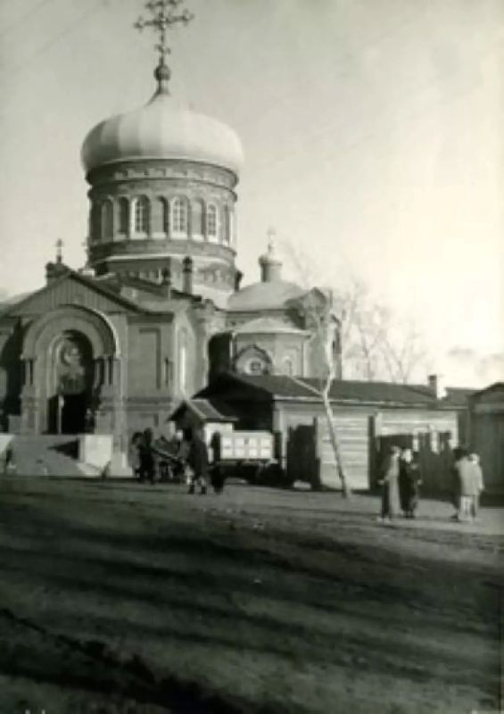 Церковь во все времена была местом, куда люди приходили с радостью, горем, надеждой и молитвой Церковь во все времена была местом, куда люди приходили с радостью, горем, надеждой и молитвой