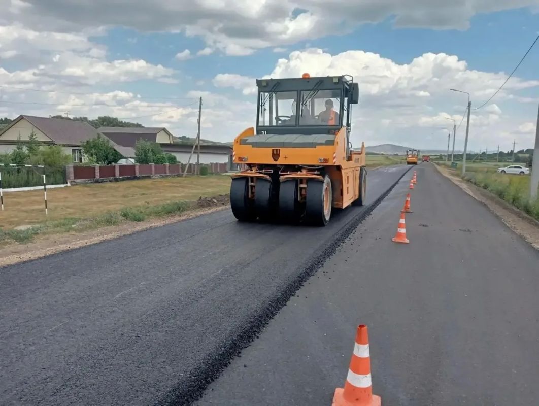 В селе Карамышево обновляют краевой участок трассы В селе Карамышево обновляют краевой участок трассы