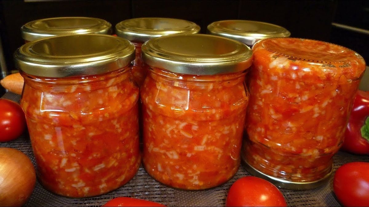 Заготовка на зиму: полезный салат с рисом и овощами