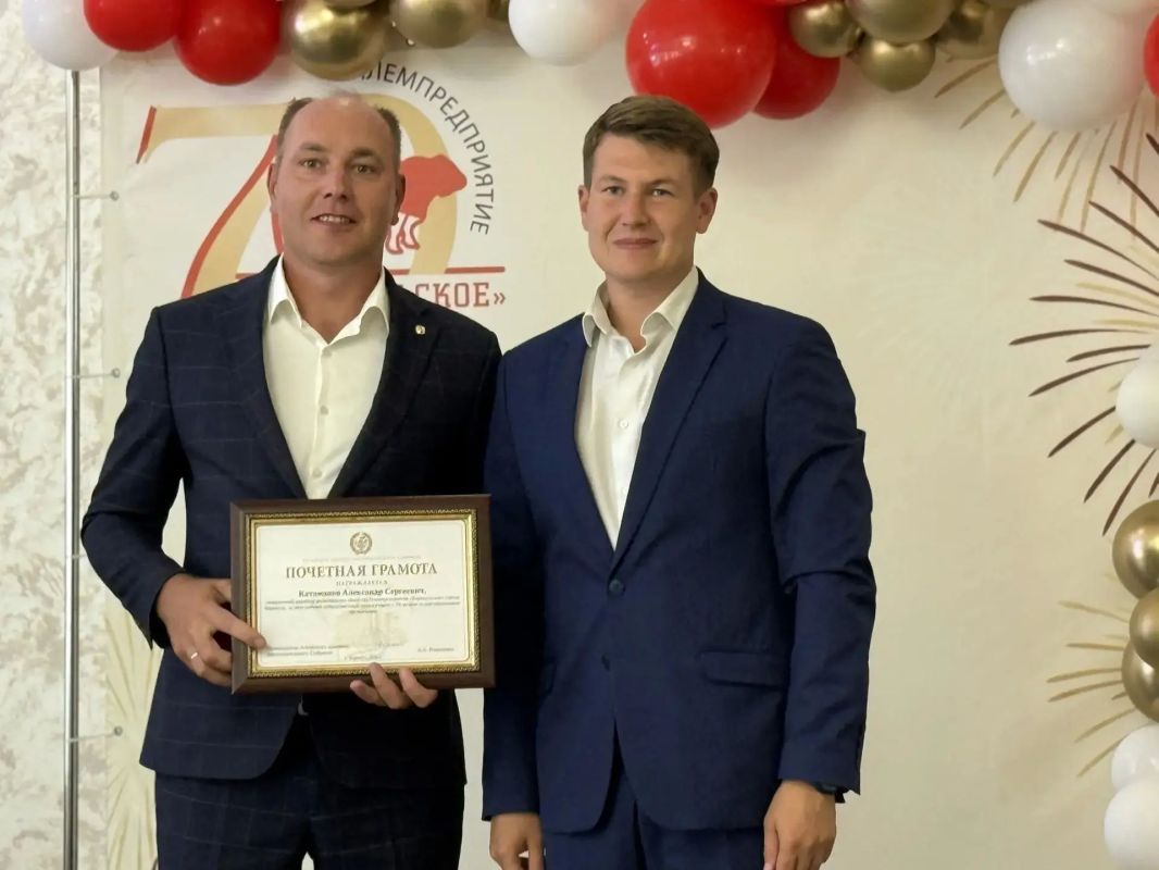 Депутаты АКЗС посетили племпредприятие «Барнаульское» Депутаты АКЗС посетили племпредприятие «Барнаульское»