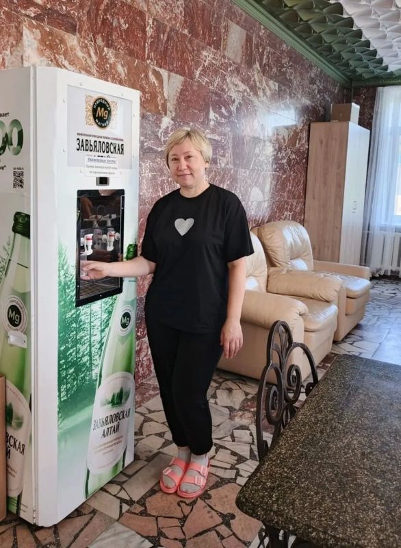 По решению Губернатора Алтайского края Виктора Петровича Томенко сотрудникам учреждений социальной защиты, проработавшим в системе более 10 лет, предоставляются бесплатные санаторные путевки По решению Губернатора Алтайского края Виктора Петровича Томенко сотрудникам учреждений социальной защиты, проработавшим в системе более 10 лет, предоставляются бесплатные санаторные путевки