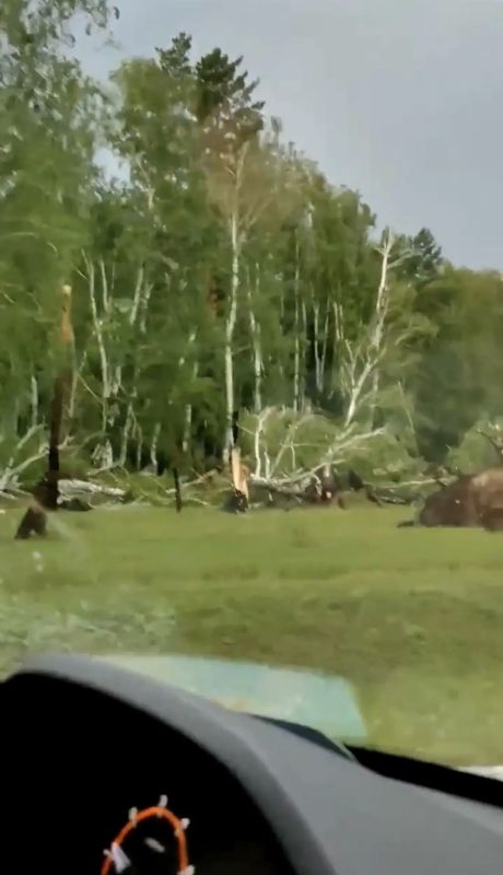 В Завьяловском и Мамонтовском районах Алтайского края прошёл сильный ураган В Завьяловском и Мамонтовском районах Алтайского края прошёл сильный ураган