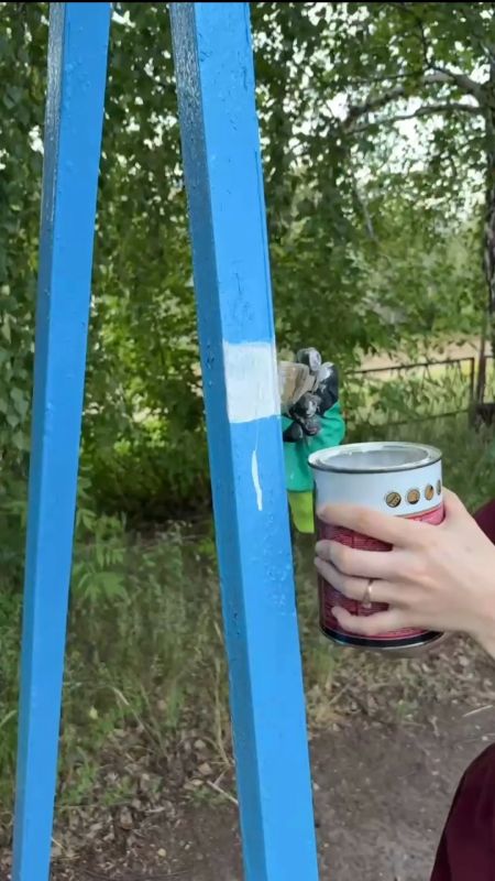 Вандалы разрушают детскую площадку, которую преобразила семья из Барнаула Вандалы разрушают детскую площадку, которую преобразила семья из Барнаула