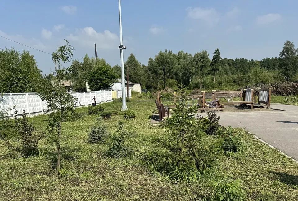 В Барнауле продолжают благоустраивать сквер в посёлке Кирова