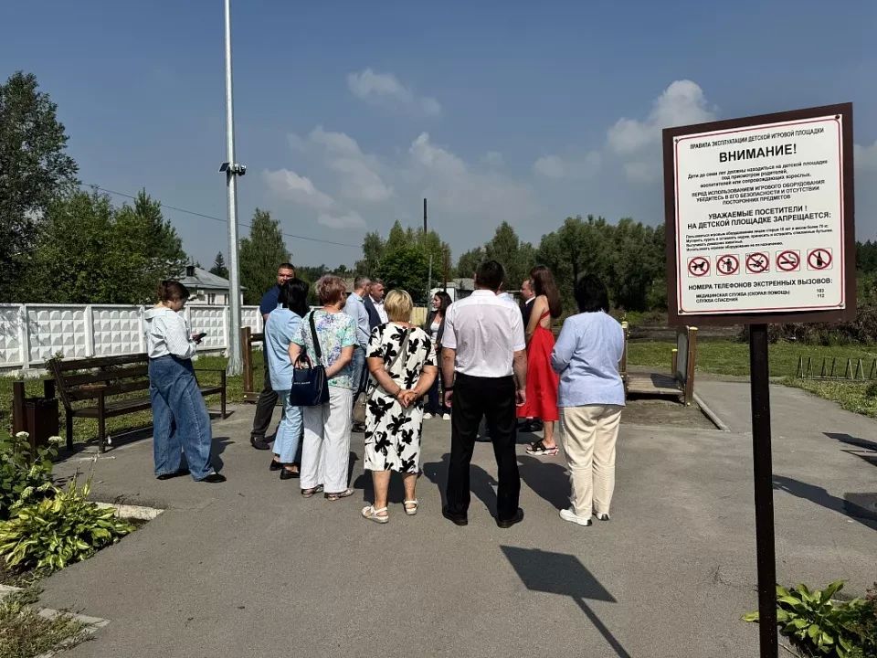 В Барнауле продолжают благоустраивать сквер в посёлке Кирова В Барнауле продолжают благоустраивать сквер в посёлке Кирова