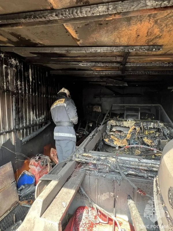 В гаражах на берегу Оби произошел пожар, погиб мужчина В гаражах на берегу Оби произошел пожар, погиб мужчина
