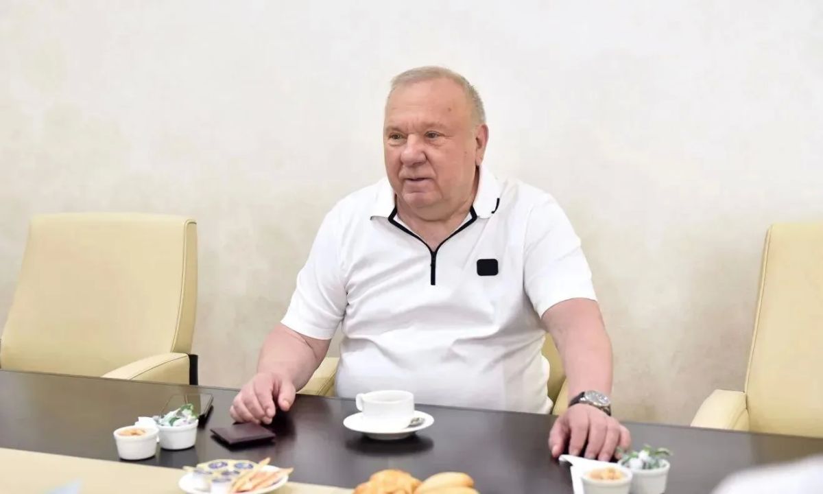 Барнаульскую кузницу будущих бойцов оценил Герой России Барнаульскую кузницу будущих бойцов оценил Герой России