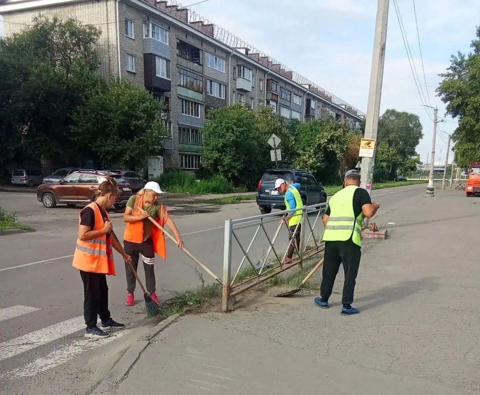 В Бийске продолжаются работы по благоустройству и ремонту городских территорий В Бийске продолжаются работы по благоустройству и ремонту городских территорий
